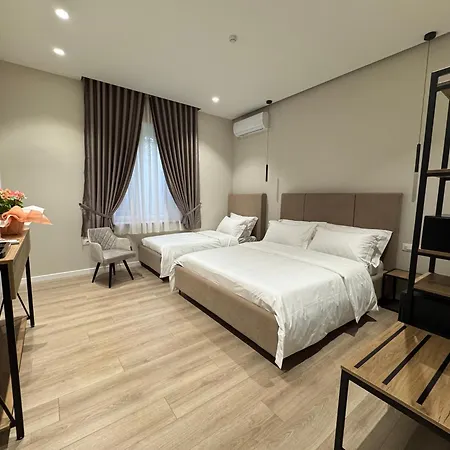 Otel At Mimosa Street *